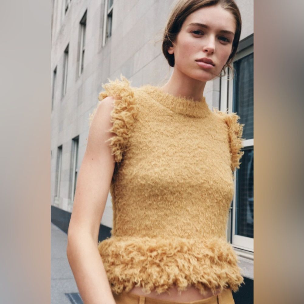 ZARA FAUX FUR KNIT VEST - Picture 3 of 8